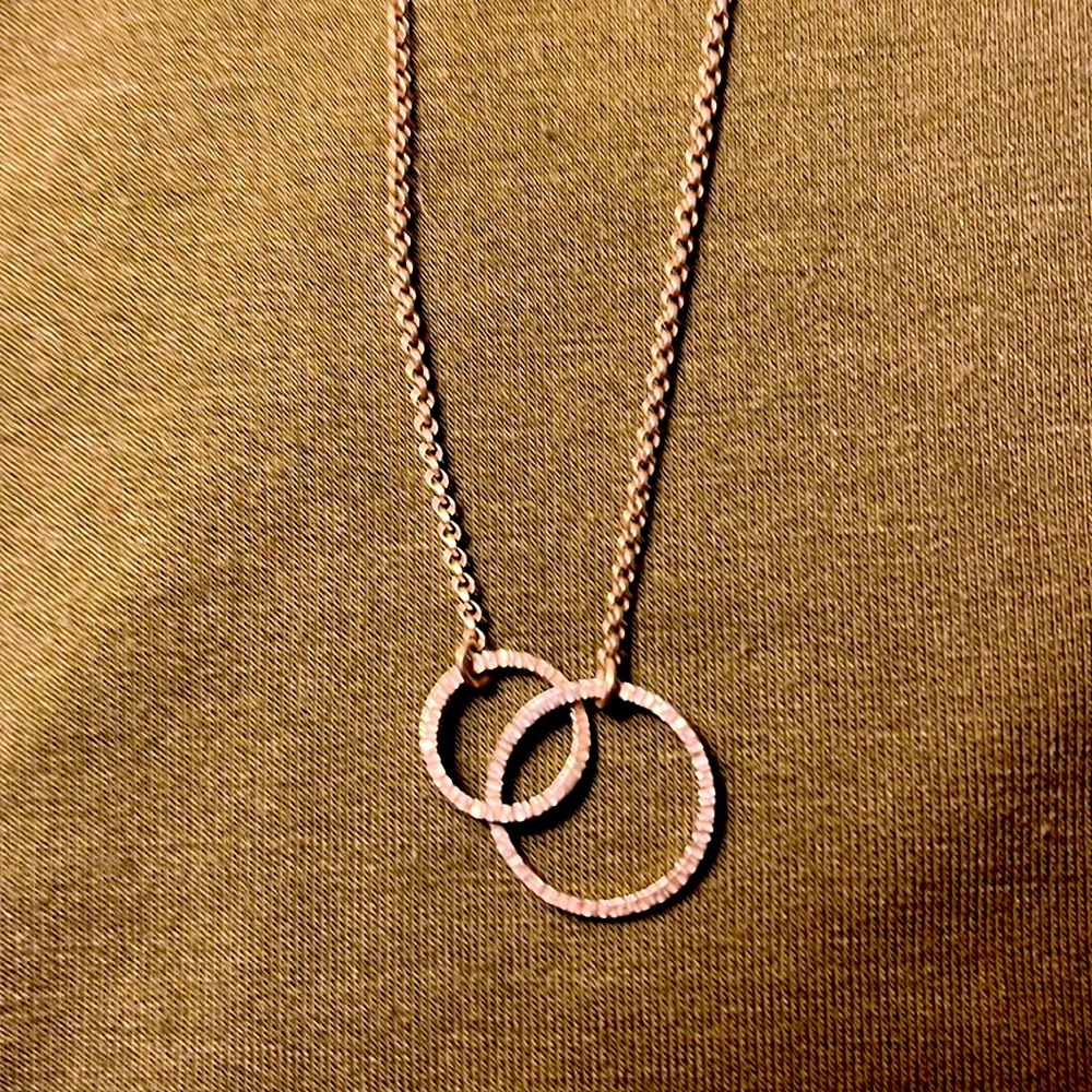Silpada sterling Interlocking Circles hammered necklace